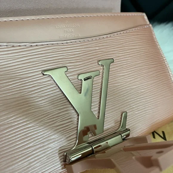 Louis Vuitton Louise Epi Leather PM Bag in Rose Claire / Light Pink - Picture 8 of 12